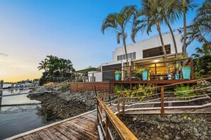 Property grounds - Riverside Family Villa (Surfers Paradise)