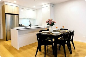 Dining - Family apartment in Surfers Paradise (Surfers Paradise)