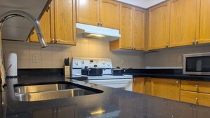 Unclassified image, 2 of 38, button - Modern 1BR Downtown Condo w/ Private Balcony Views (Toronto)