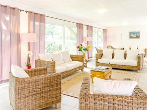 Apartment | Living room - Family Apartment Near Mimizan (Aureilhan)