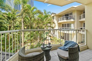 Property grounds - Beach Escape with Pool & BBQ (Surfers Paradise)