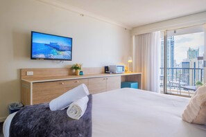 Iron/ironing board, bed sheets - L21 Ocean View Studio: King bed (Surfers Paradise)
