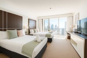 Iron/ironing board, Internet, bed sheets - Ocean View studio in Mantra Free WI-FI (Surfers Paradise)