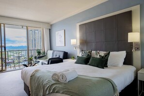 Iron/ironing board, bed sheets - High Floor Ocean View King Studio with Free Wi-Fi (Surfers Paradise)