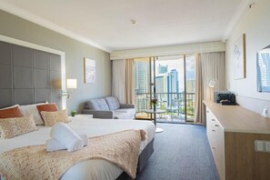 Iron/ironing board, bed sheets - Level 22 Ocean View Studio (Surfers Paradise)
