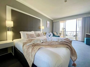 Iron/ironing board, bed sheets - Level 22 Ocean View Studio (Surfers Paradise)