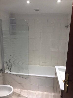 Condo, 1 Bedroom, Accessible | Bilik Mandi