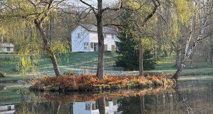 LE CHALET DU LAC, dans le parc naturel du Morvan ; animaux bienvenus ! Calme.