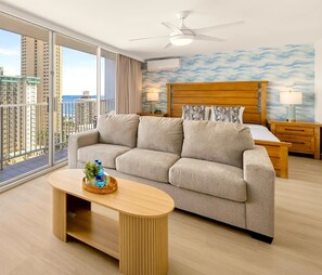 Smart TV - Central Waikiki Retreat, 3 min to Beach, Newly Reno'd Ocean and DiamondHead View (Honolulu)