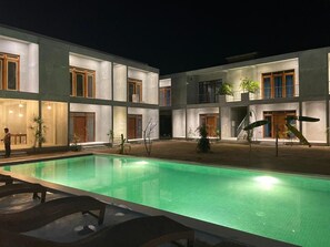 Pool - The Dopple Gangs - Arugambay (Arugambay)