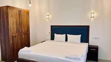 Deluxe Double Room, Balcony, Garden View | Laptop workspace, free WiFi