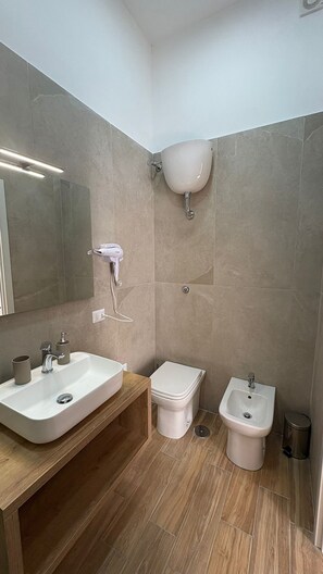 Bathroom - PARTENOPE NAPOLI SUITES (Naples)