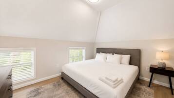 Desk, iron/ironing board, WiFi, bed sheets