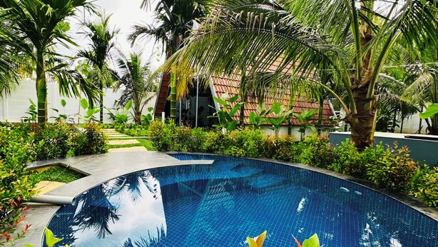 Studio Suite Cao cấp, ban công, quang cảnh hồ bơi | Hồ bơi