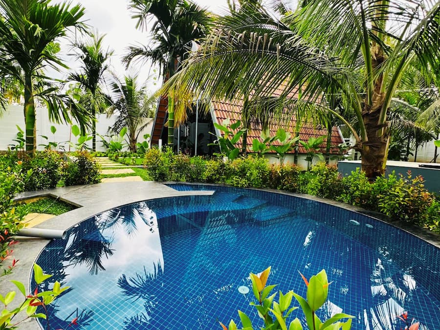 Suite estudio de lujo, balcón, vistas a la piscina | Piscina | 2 piscinas cubiertas, una piscina al aire libre