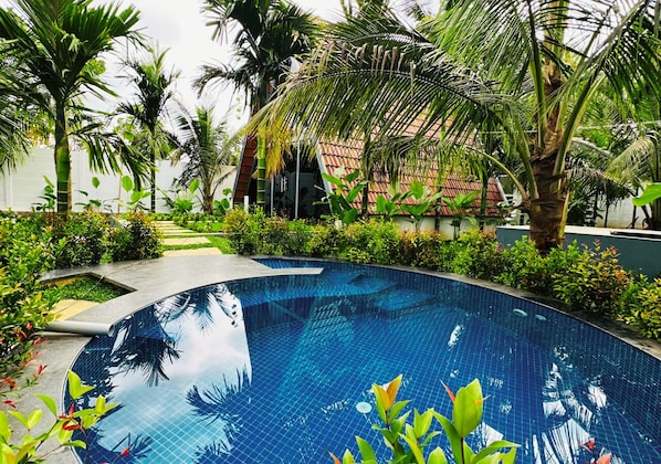 Luxury Studio Suite, Balcony, Pool View | Pool
