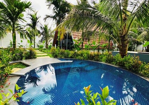 Vanasiri Resort by Travent Mug