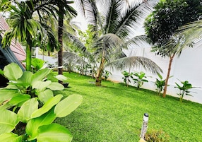 Suite estudio de lujo, balcón, vistas a la piscina | Jardines del alojamiento