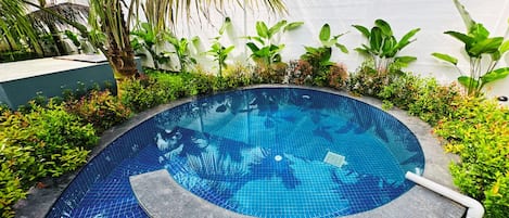 Studio Suite Cao cấp, ban công, quang cảnh hồ bơi | Hồ bơi | 2 hồ bơi trong nhà, hồ bơi ngoài trời