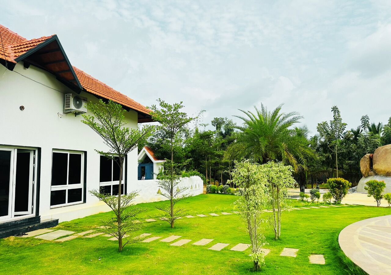 Family Villa, Balcony, Mountain View | Property grounds
