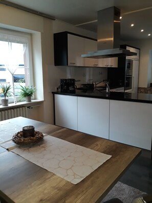 Private kitchen - Eifelglück House  (Großlittgen)