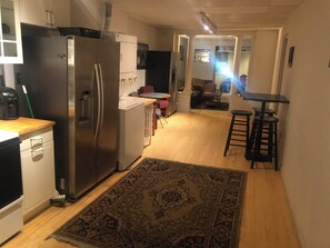 Interior - 3-bedroom townhome in beautiful Baltimore with AC and charm (Baltimore)