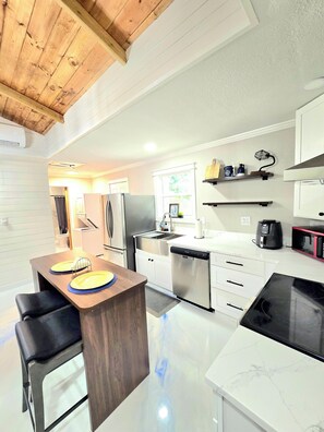 Private kitchen - Travel Nurse Getaway - Close to Hurlburt & Eglin (Fort Walton Beach)