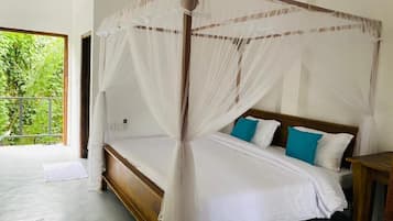 Deluxe Double Room, Garden View | Laptop workspace, free WiFi