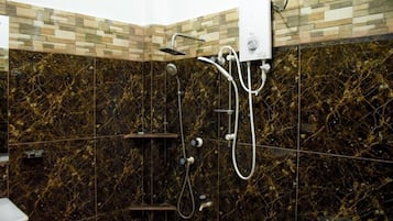 Deluxe Double Room, Garden View | Bathroom