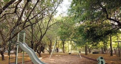 Cosy cabin farm stay, Beechworth 20 minutes drive, animal sanctuary, Chiltern
