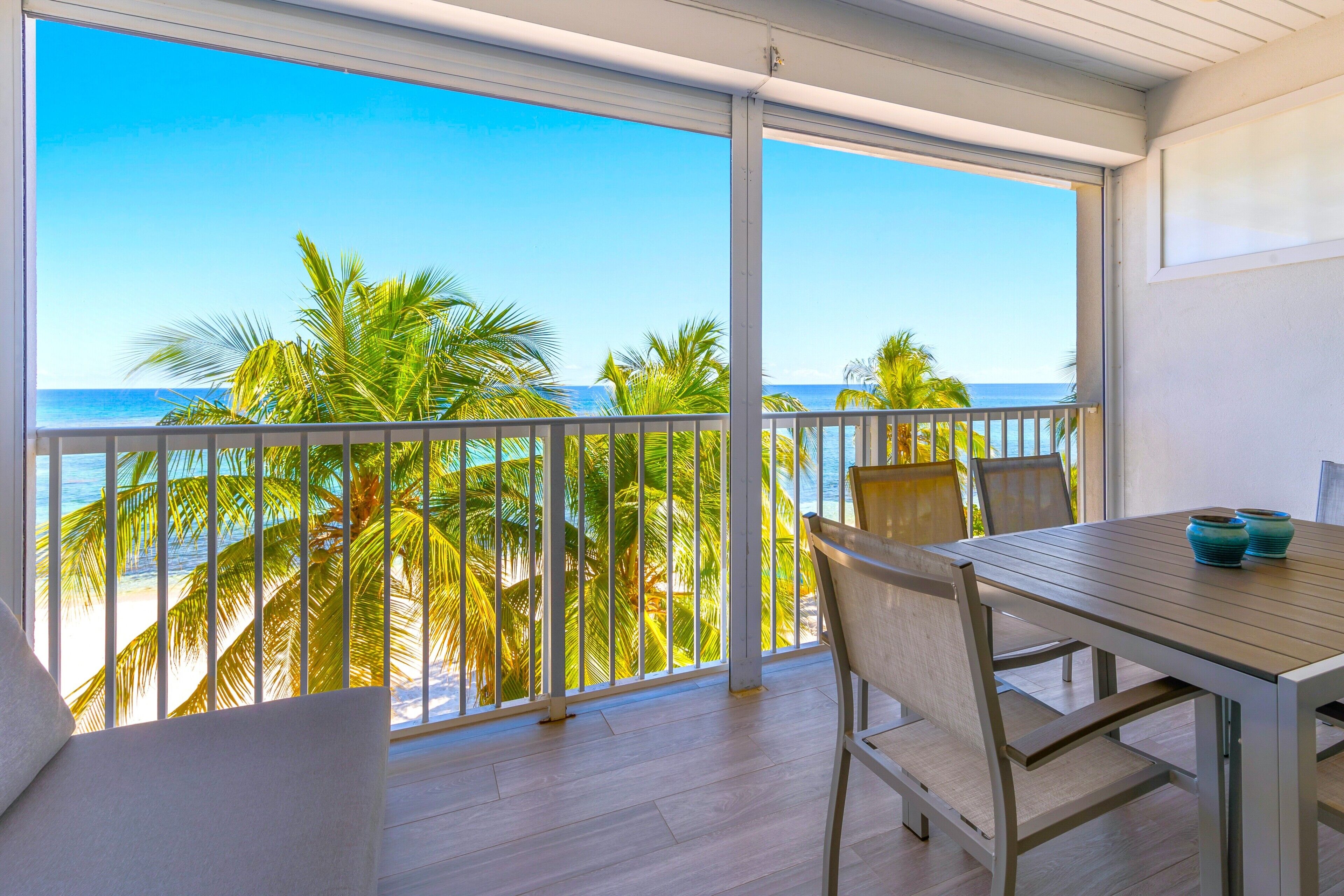 Luxury Condo, 2 Bedrooms, Kitchen, Beachfront | Outdoor dining