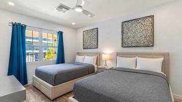 Luxury Condo, 2 Bedrooms, Kitchen, Beachfront
