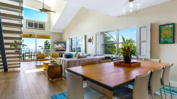 Luxury Penthouse, 3 Bedrooms, Beach View, Beachfront | Dining