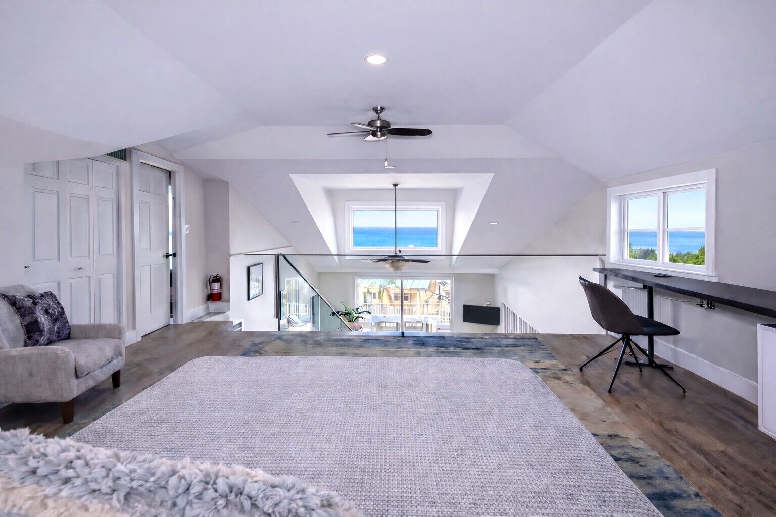 Cortinas blackout, tabla de planchar con plancha y wifi gratis 