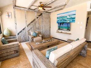 TV - Beachfront condo with loft and sea views (Puerto Aventuras)