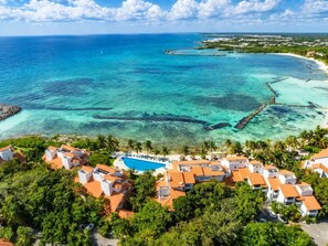 Exterior - Beachfront condo with loft and sea views (Puerto Aventuras)