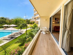 Outdoor dining - Marina view 3BR, pool, 7-min walk to beach (Puerto Aventuras)