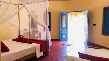 Classic Double Room, Garden View | Laptop workspace