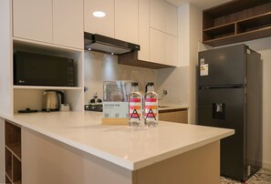 Coffee/tea maker, fridge, microwave, oven - w* | Serene Stay 2BR in San Isidro (San Isidro)