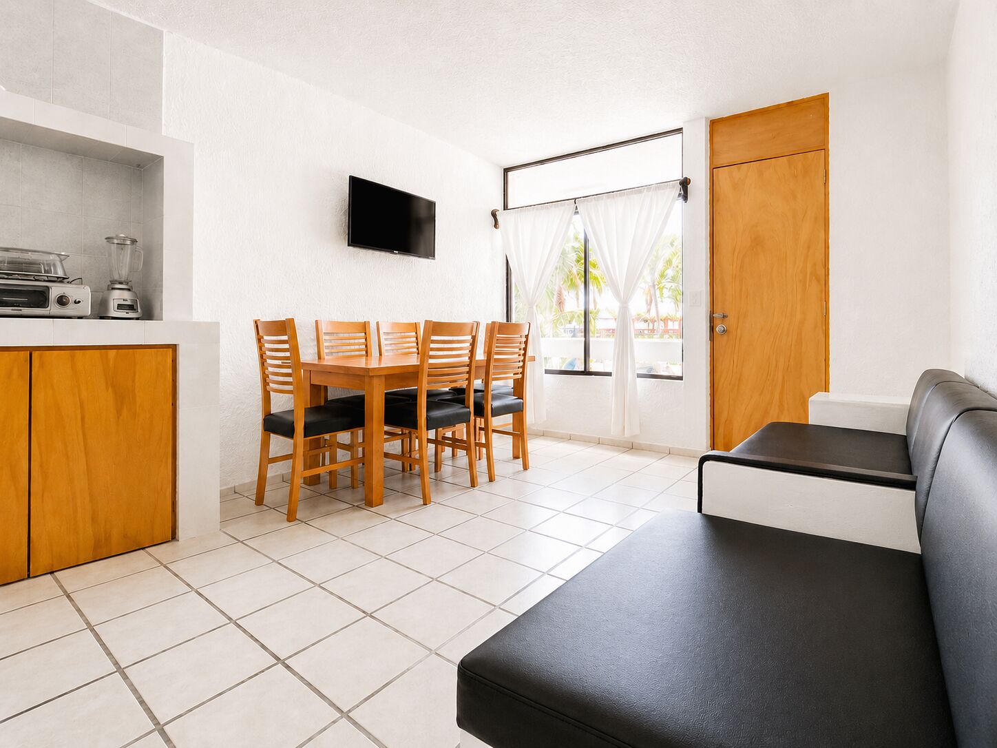 Suite estándar, balcón | Comedor