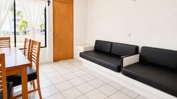 Standard Suite, Balcony | Living area