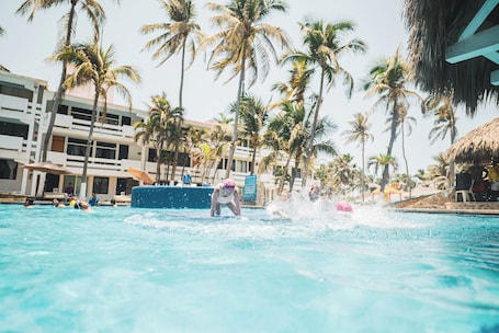 Outdoor pool. Marea by Mar Paraíso Queen