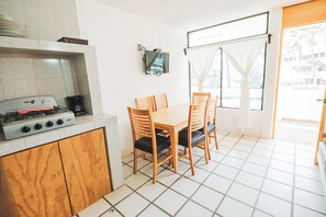 Phòng Suite Tiêu chuẩn, ban công | Khu ăn uống