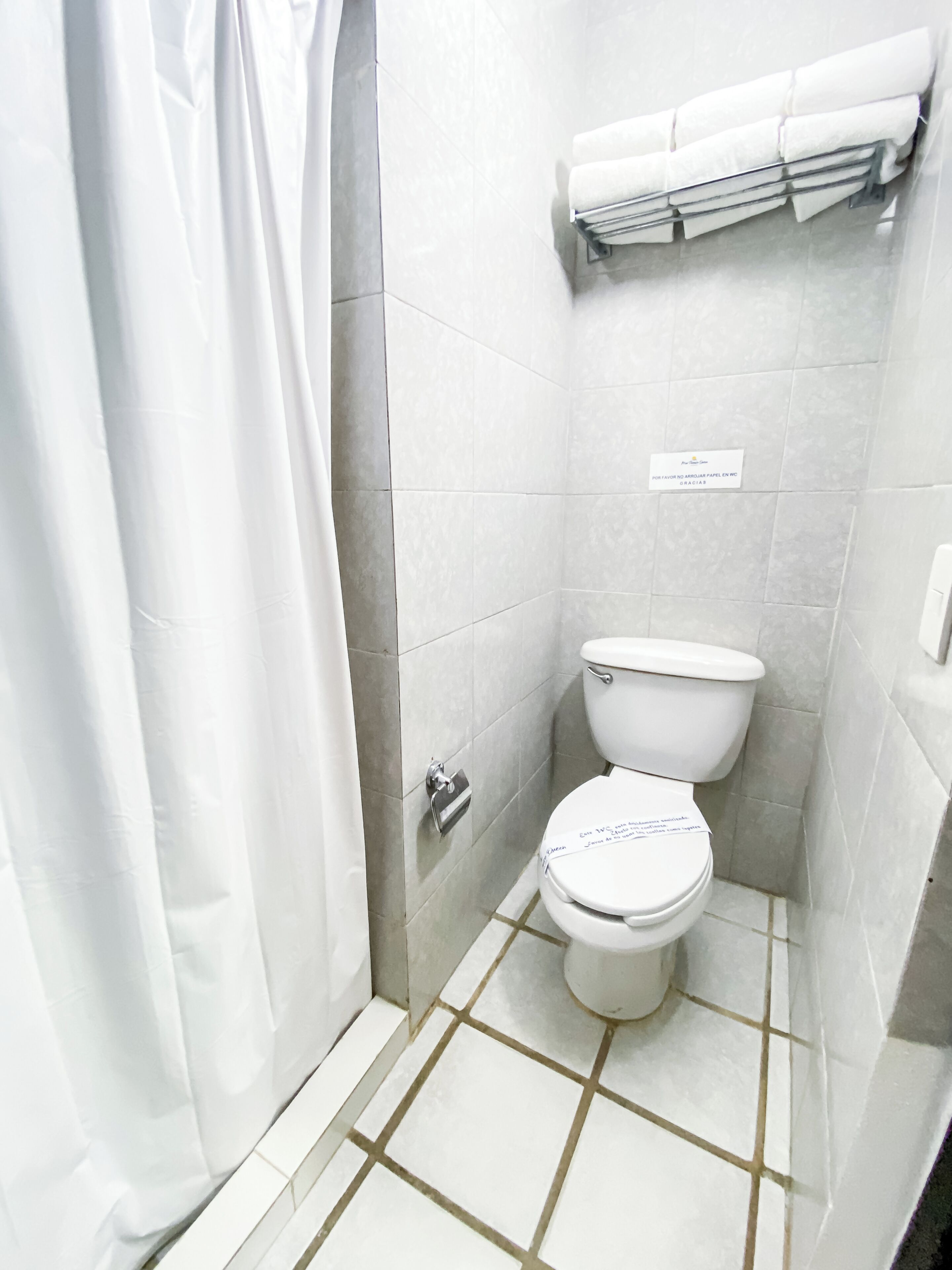 Standard Suite, Balcony | Bathroom | Towels