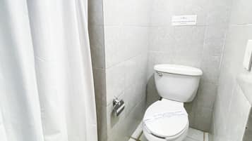 Standard Suite, Balcony | Bathroom | Towels