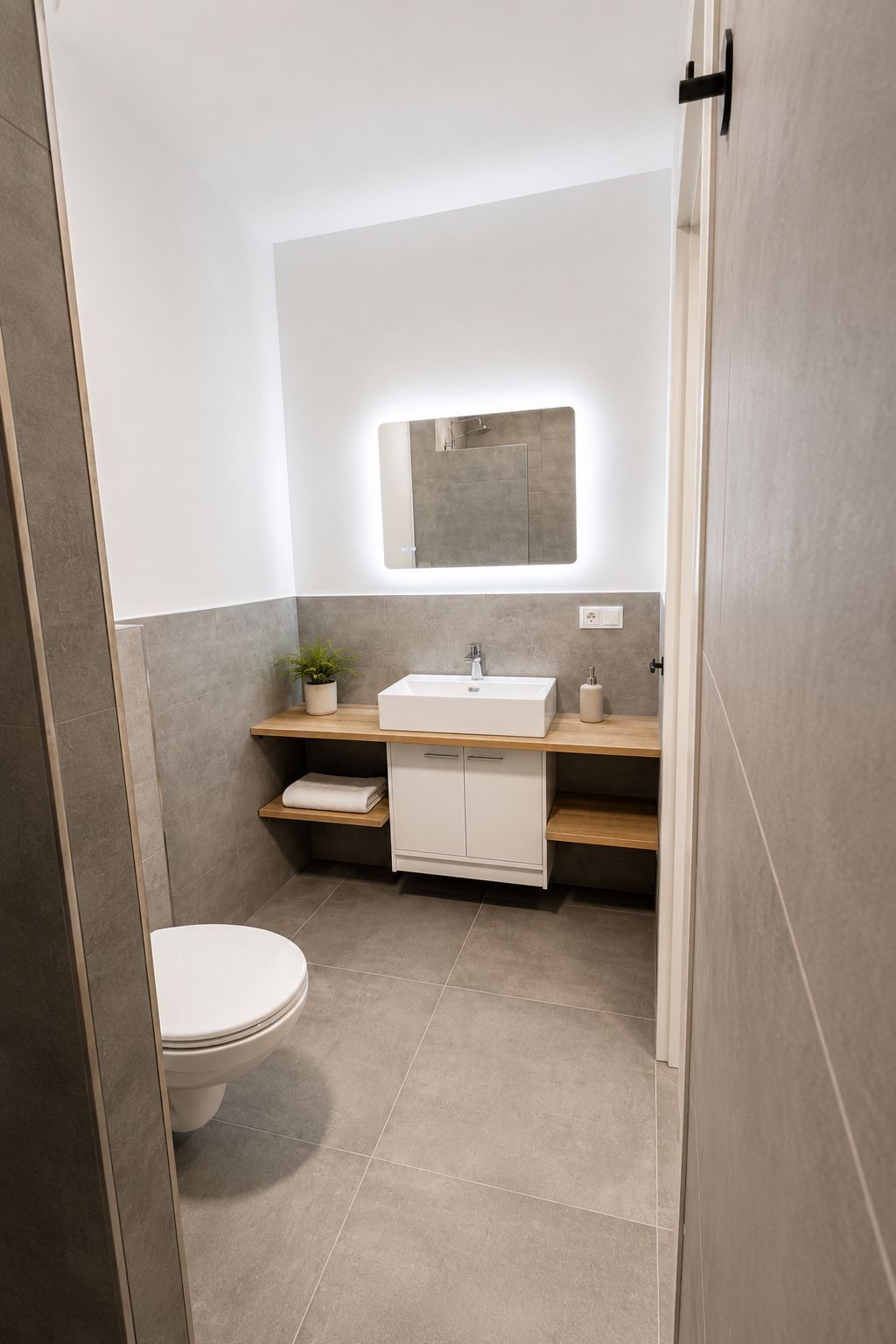 Haartrockner, Handtücher, Seife, Toilettenpapier