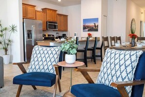 Dining - Resort Townhouse 5BR - Private Pool - Storey Lake (Kissimmee)