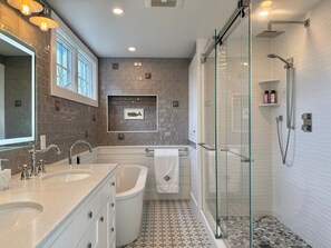Shower, hair dryer, towels, soap - Beautiful four bedroom three bath home in the quiet sunset community of Madaket. (Nantucket)