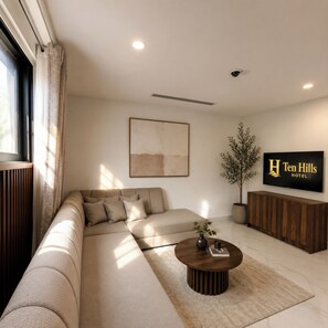 Suite – deluxe, byutsikt | Oppholdsområde