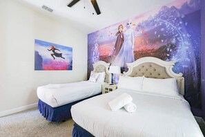 Iron/ironing board, travel cot, WiFi, bed sheets - ChampionsGate Pool Home|Golf-Themed|Near Parks (Kissimmee)